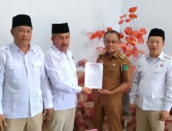 Gerindra Konawe Serahkan SK Pergantian Kadek Ray Sudiana