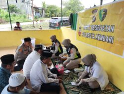 Polresta Kendari Gelar Safari Jumat dan Bhakti Kesehatan di Masjid Nurul Askar